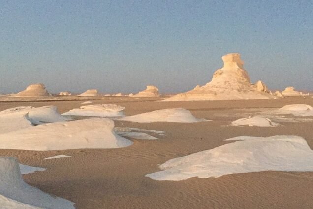 2 Days Tour to Black and White Desert